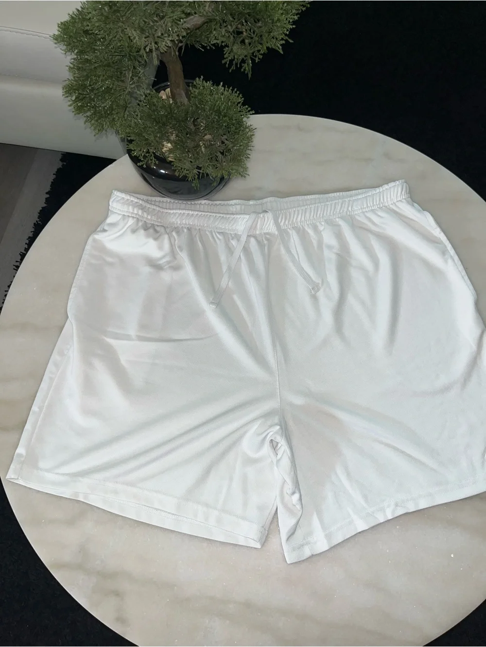 Men’s white Starter athletic shorts 2XL